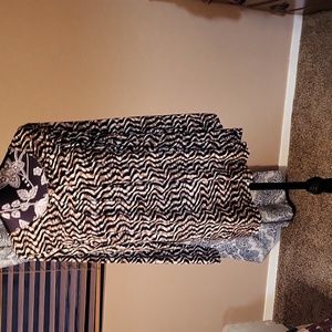 NWOT Black/Brown/White squiggly line top. Size Large